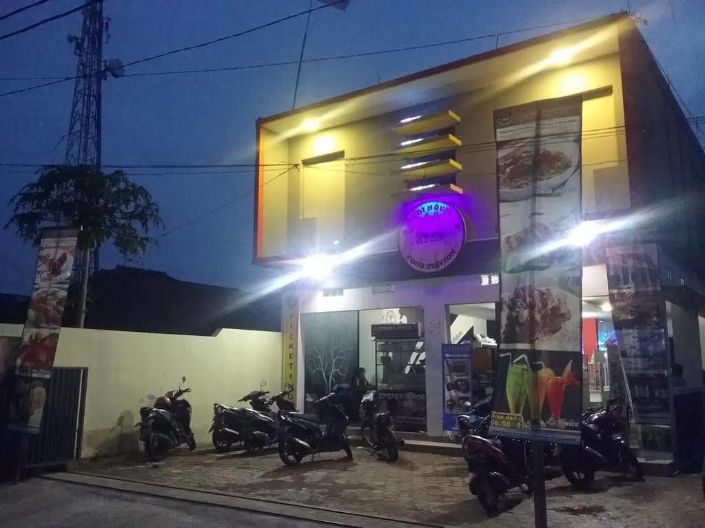 Budi House&Food Station Bandung Esterno foto